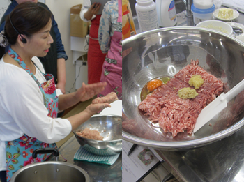 まずはロコモコのハンバーグ作りから。挽肉をこねて、手の平で叩いて空気を抜いて形を整えます。